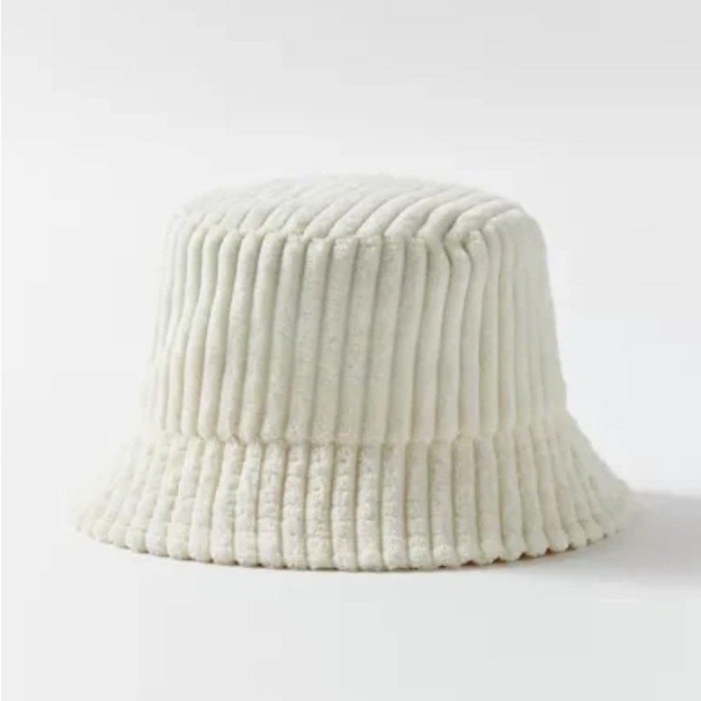 Urban outfitters Bucket Hat White Cream Color NWOT